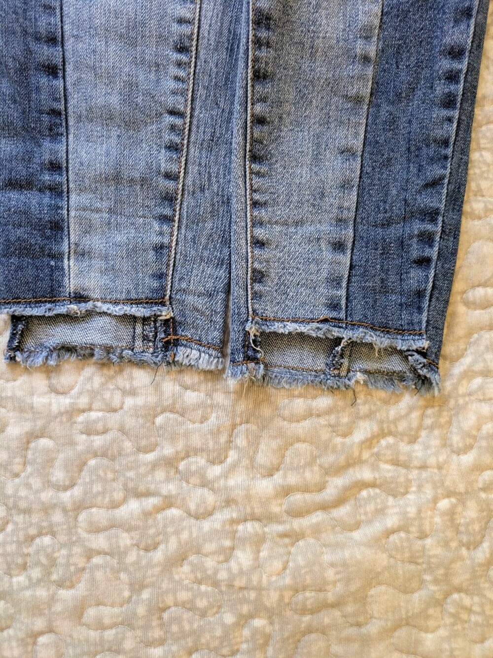 2/$10 Joe Fresh Light-Medium Blue Medium-Rise Skinny Jeans - Picture 13 of 15
